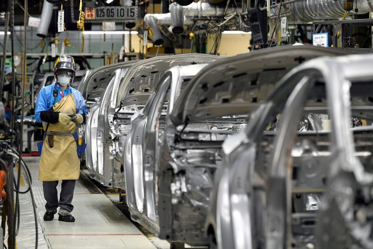 Aranceles de Trump pueden costar a las automotrices hasta el 17% de sus ganancias básicas combinadas: S&P