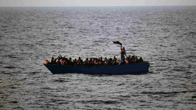 Naufragio frente a Samos deja ocho muertos, incluidos seis niños