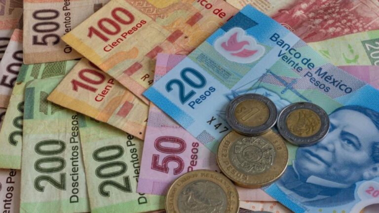 Peso mexicano se recupera tras recorte de tasas del Banxico
