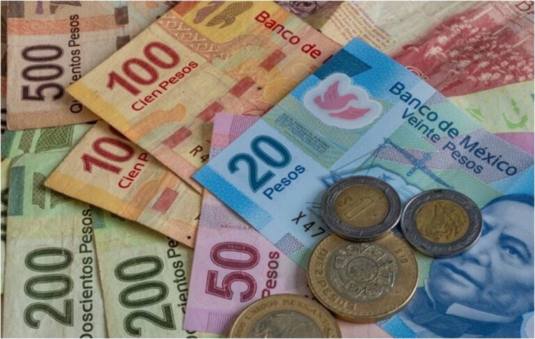 Peso se fortalece ante caída del dólar; BMV registra ganancias