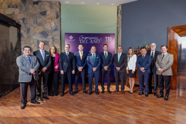 Canaco Tampico entrega presea al empresario del año a Robert Fleishman Kahn