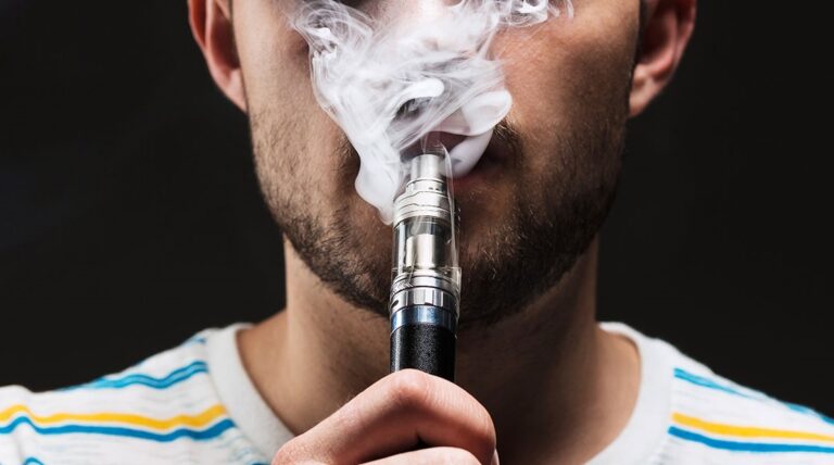 Vapeadores no se esfuman: venden hasta en 50 pesos los aparatos tras prohibición