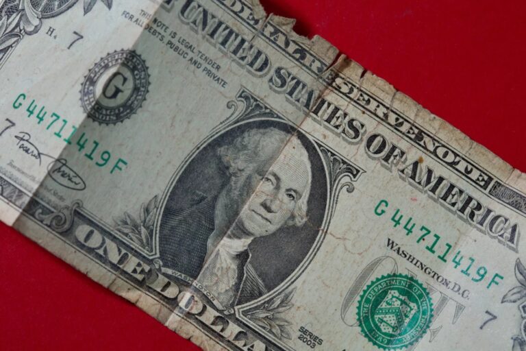 Peso mexicano respira este martes tras fuerte caída por miedo a Trump