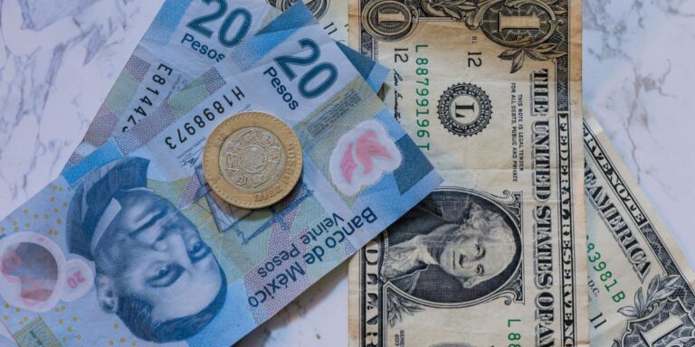 Peso cae por datos de empleo en EE. UU. y políticas de Trump; BMV avanza en la semana