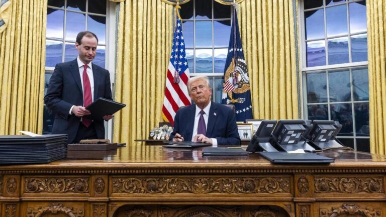 Juez bloquea intento de Trump de eliminar ciudadanía por nacimiento: ‘Es inconstitucional’