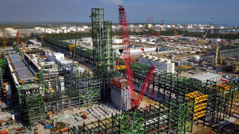 Fracasa refinería Dos Bocas mientras Trump lanza amenazas sobre el petróleo