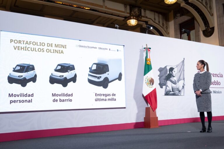Presentan Olinia, el auto eléctrico que venderá el gobierno mexicano