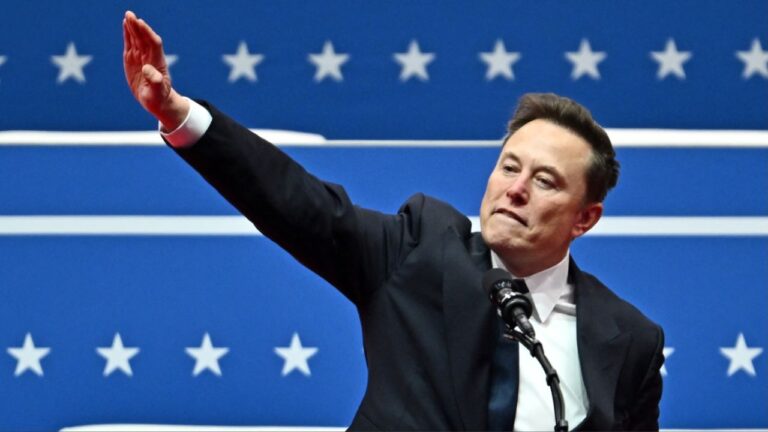 Musk responde a críticas tras polémica por supuesto saludo nazi