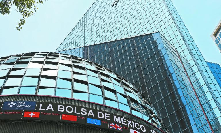 La BMV desciende desde su nivel máximo en siete meses.