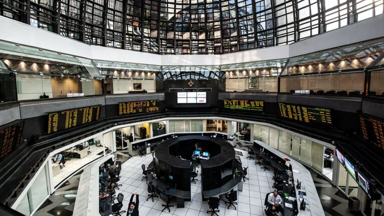 Cemex impulsa a la BMV con su mejor avance en cuatro meses