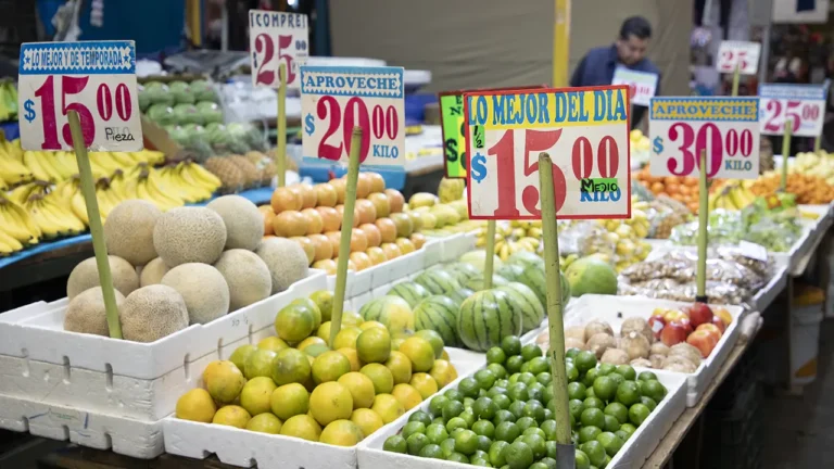 Inflación en México baja en enero a su nivel más bajo desde 2021