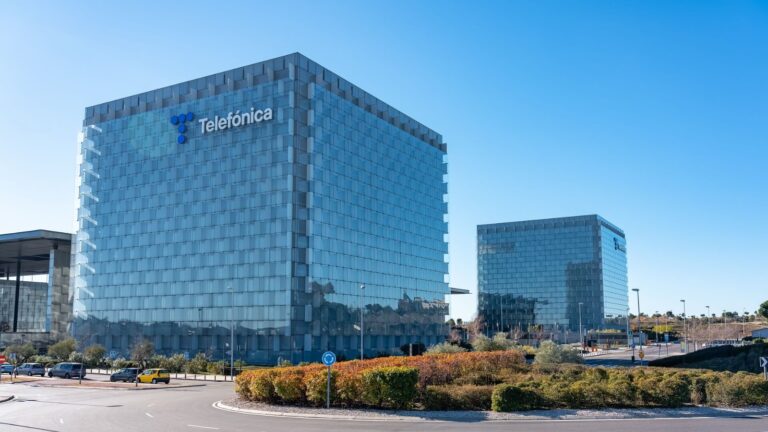 Telefónica contrata a JP Morgan para vender negocio en México