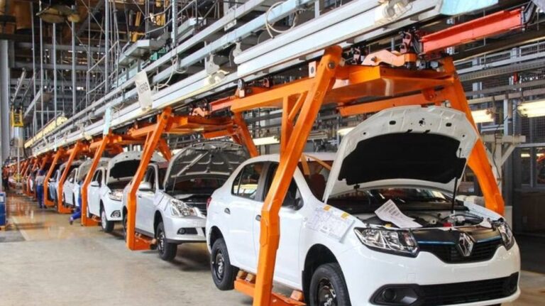 Caen exportaciones de autos en México un 13.74% en enero, aunque la producción crece