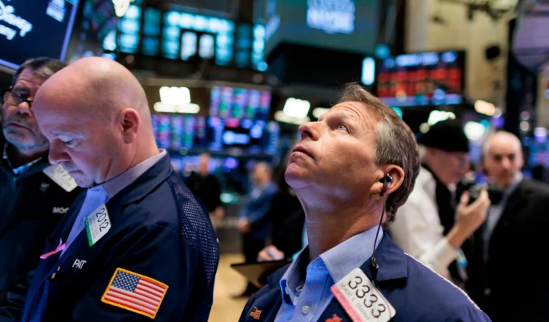 Wall Street abre al alza tras pausa a aranceles de México y Canadá