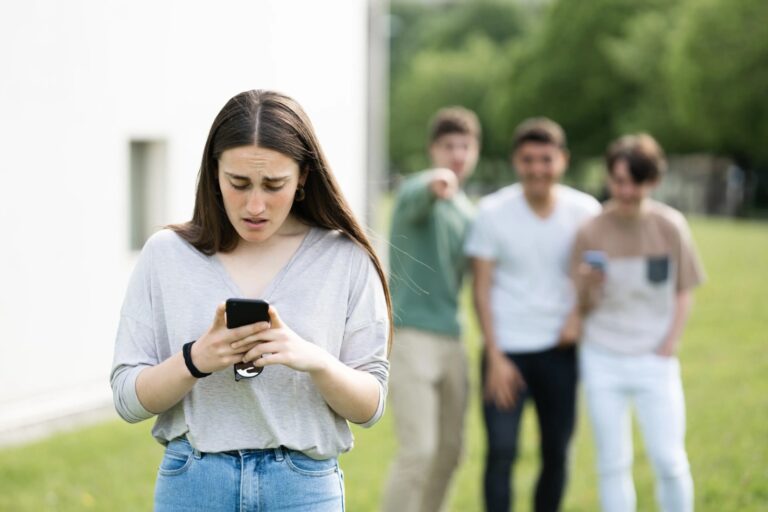 Los retos de las mujeres para borrar contenido íntimo de la Web