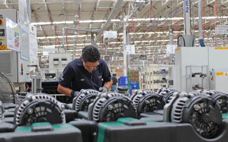 Otorgarán becas a trabajadores de maquiladoras en Matamoros