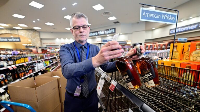 Ahora Trump amenaza con 200% de aranceles a vinos y más bebidas alcohólicas de Europa