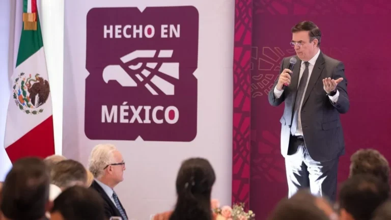 Ebrard pacta con empresas para promover productos ‘Hecho en México’ en tiendas y apps
