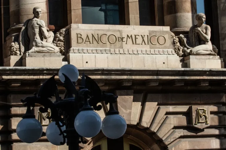Banxico reafirma compromiso con política monetaria restrictiva