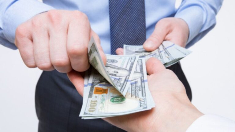 Salarios ligados al rendimiento, pero con evaluaciones fuera de época
