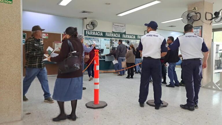 Mexicanos ahora gastan más en medicinas por falta de accesos a la salud