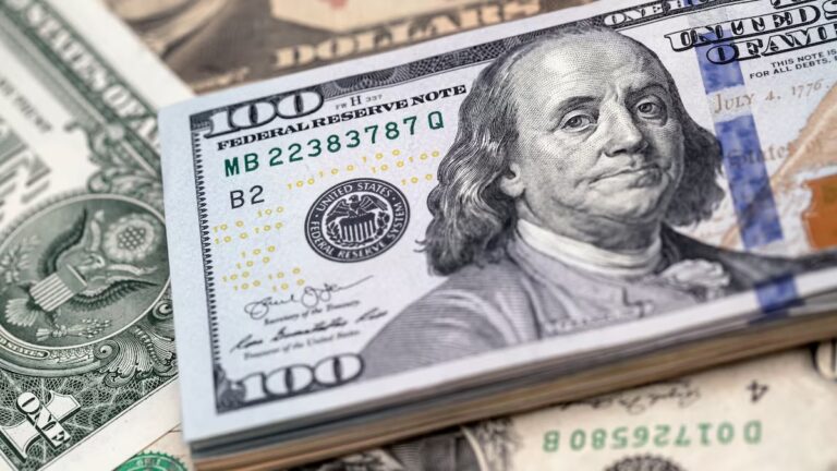 El peso supera nuevamente las 19 unidades por dólar tras ataque de Israel a Irán