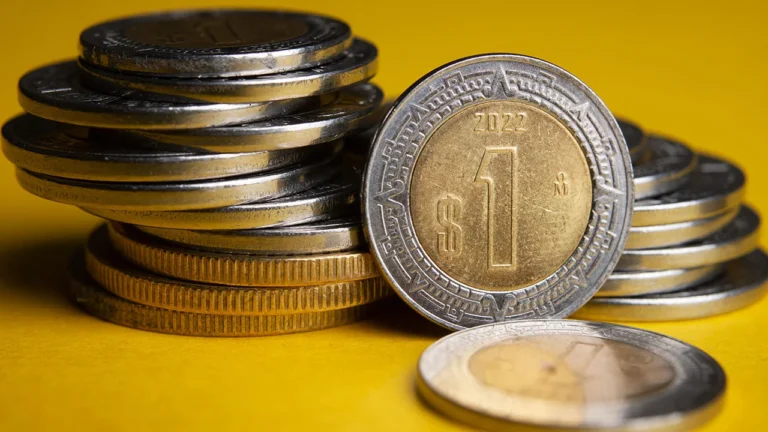 El peso se fortalece mientras mercados observan Medio Oriente y a la Fed; BMV también sube